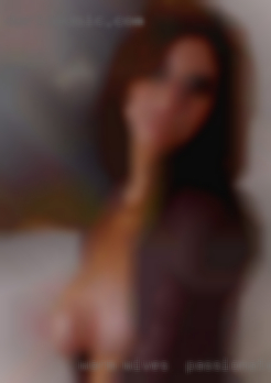 Warm wives & passionate couple - Discreet.