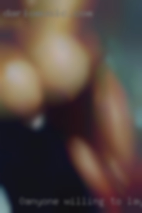 0anyone willing to lay down girls n spread em.