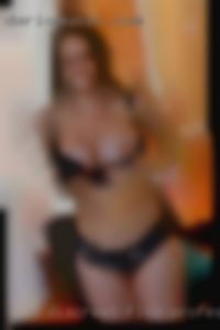 A discreet find professional pussy couple.