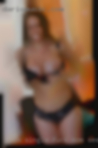 I'm single fuck Mom seeking for love.